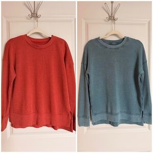 Time and Tru Women's Crew Neck Sweaters - Orange and Blue